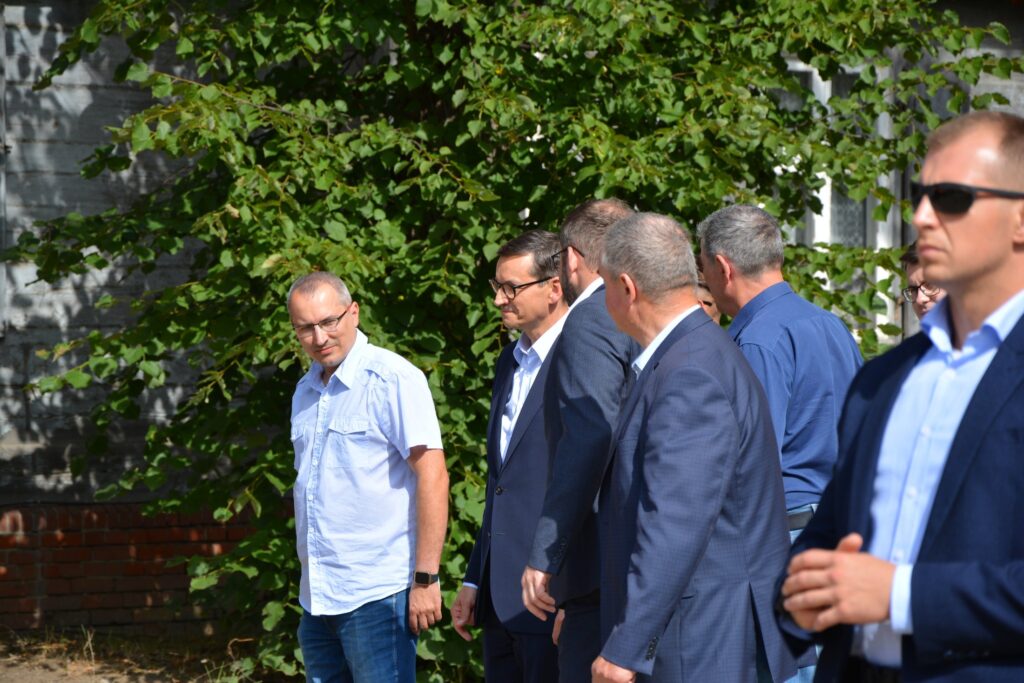 Premier oraz Minister Rolnictwa i Rozwoju Wsi wraz z uczestnikami spotkania