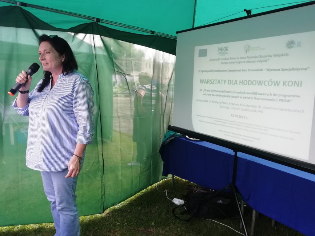 3- warsztaty dla hodowców koni, wykładowca przemawia