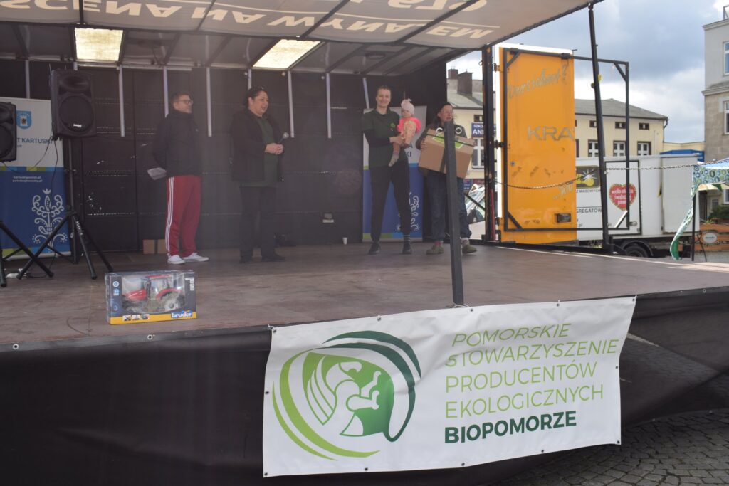 wręczanie nagrody dla wystawcy z najlepszym stoiskiem