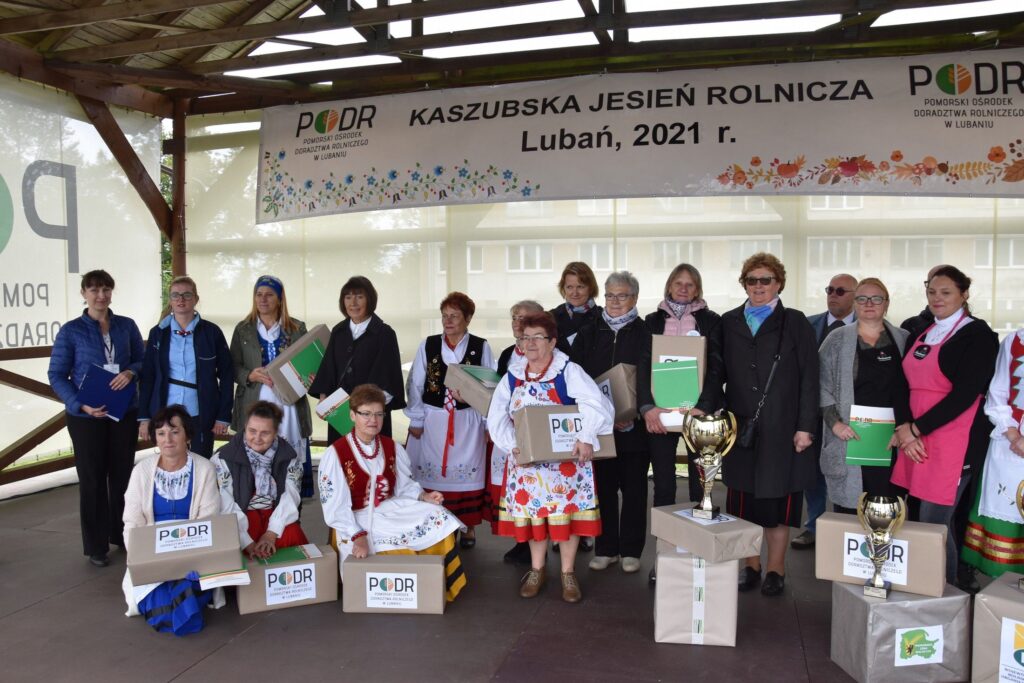 Laureaci i uczestnicy konkursu oraz organizatorzy konkursu