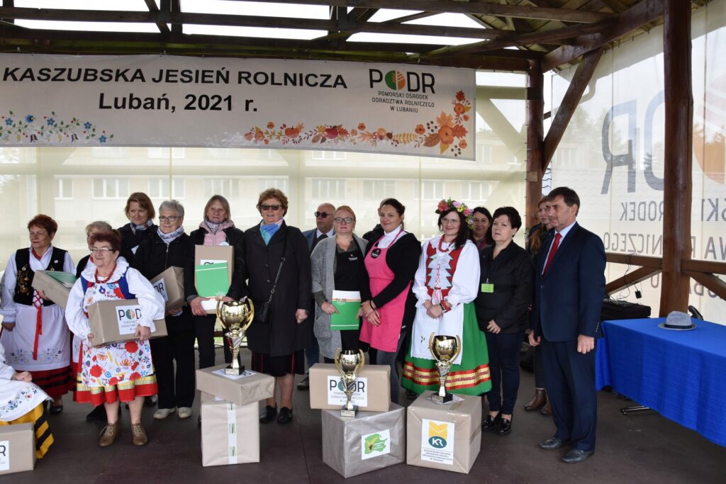 Laureaci i uczestnicy konkursu oraz sponsorzy nagród PIR, KOWR, WZRKiOR