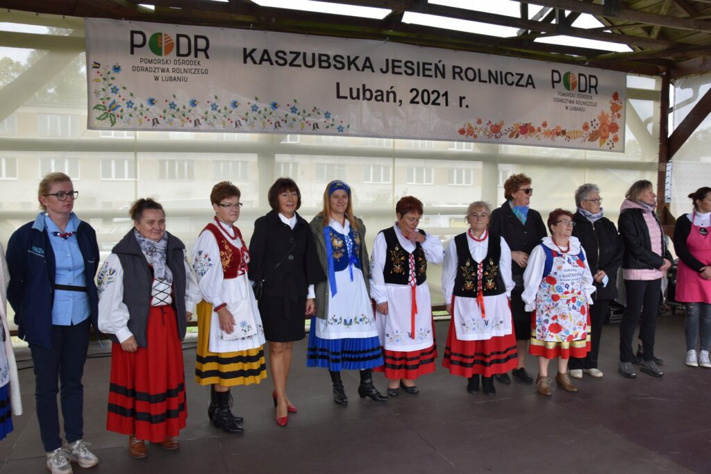 Uczestnicy konkursu kulinarnego Potrawy Jarskie
