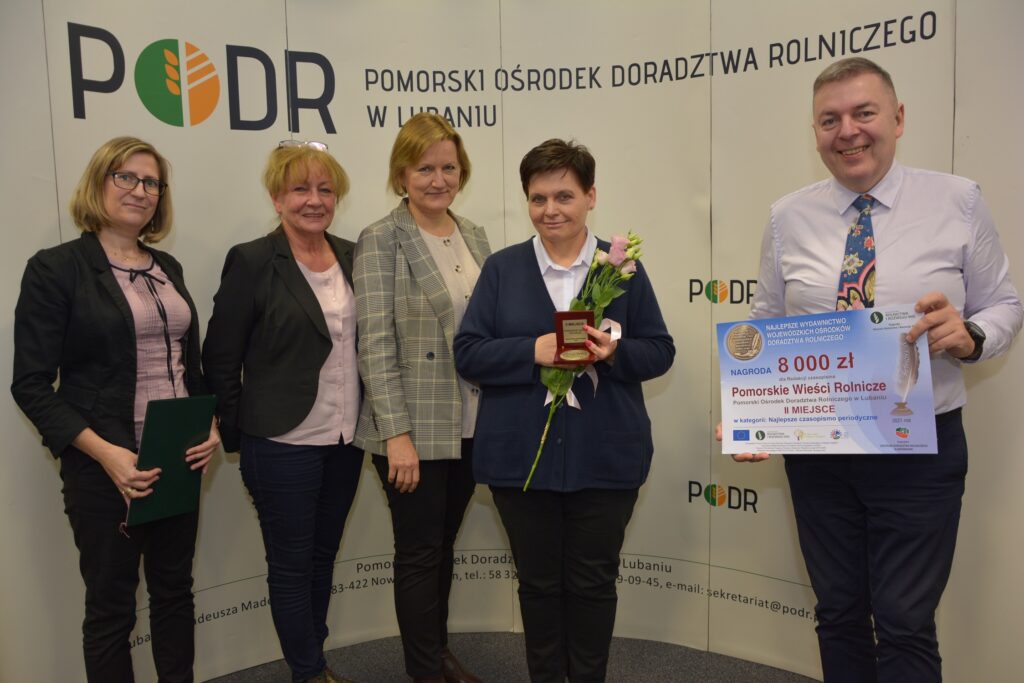 Dyrekcja PODR w Lubaniu, Kierownik Działu Metodyki Doradztwa, Szkoleń i Wydawnictw Pani Beata Wójcik oraz Redaktor Naczelna „Pomorskich Wieści Rolniczych” Pani Bożena Korzańska