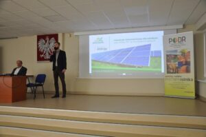Instalacje fotowoltaiczne dla rolników oraz farmy PV na nieużytkach rolnych – Radosław Zieliński, Dom Bez Kosztów, Chojnice