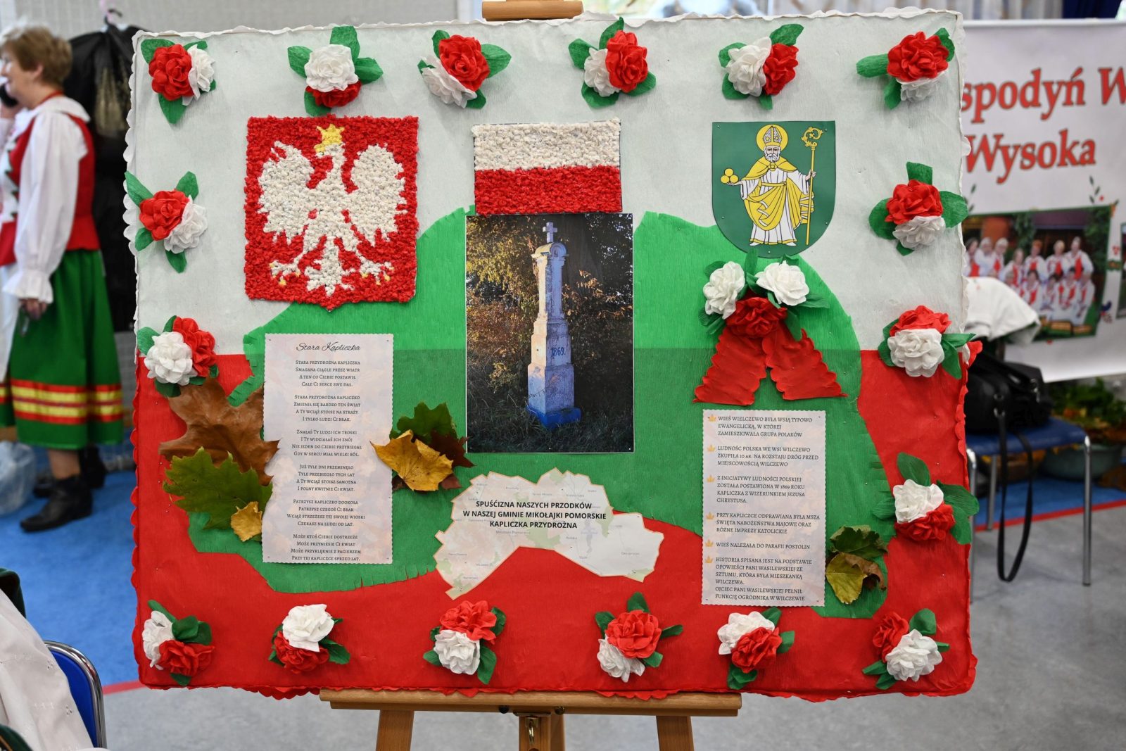 13. Tablica wykonana przez Stowarzyszenie Kobiet Wiejskich Mikołajczanki z Mikołajek Pomorskich