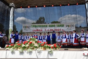 Zespół Kociewska Familija podczas występu (5)