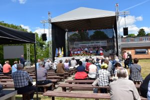 Zespół Wokalny KĘPICZANKI podczas występu (2)