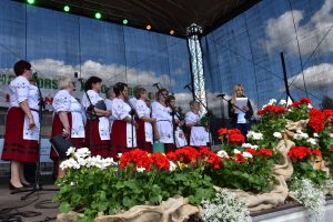 Zespół Wrzosowianie ze Starego Barkoczyna podczas wręczania nagród