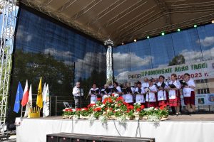 Zespół Wrzosowianie ze Starego Barkoczyna podczas występu