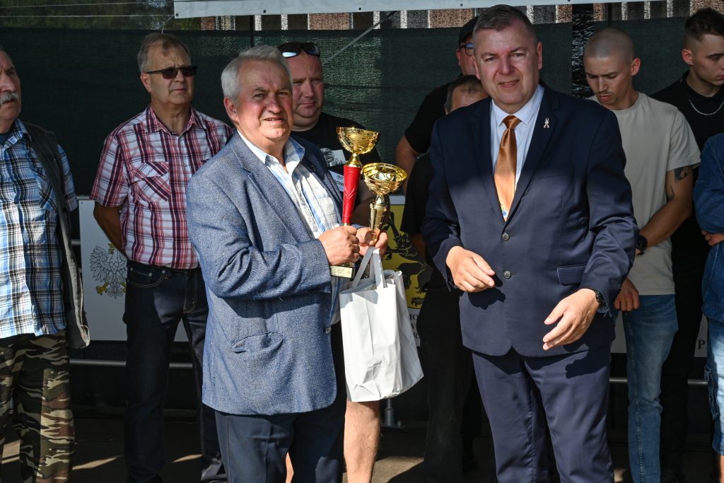 Laureaci wystawy królików oraz gołębi
