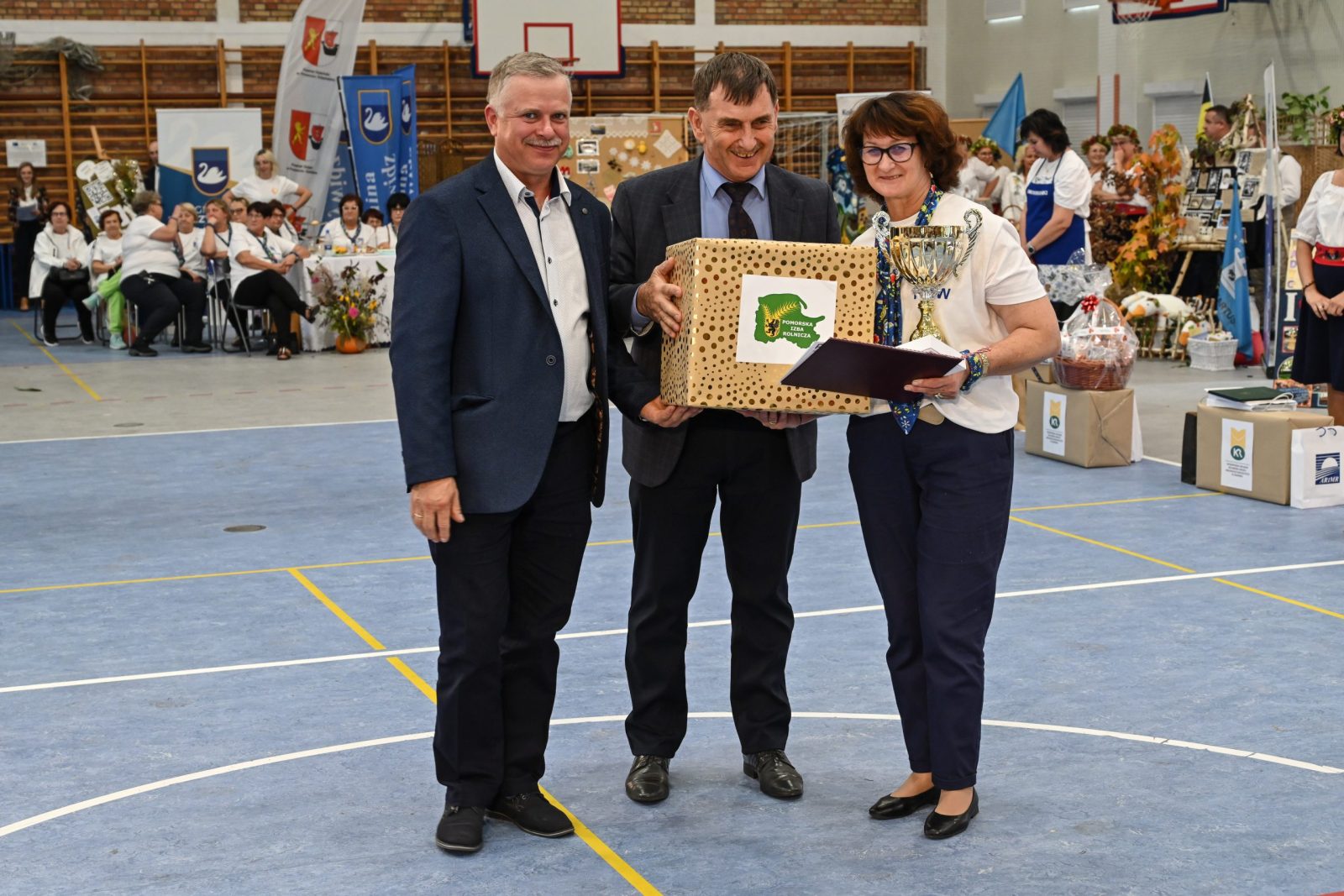 Nagroda od PIR dla KR-KGW w Przywidzu za I miejsce w konkurencji piosenka