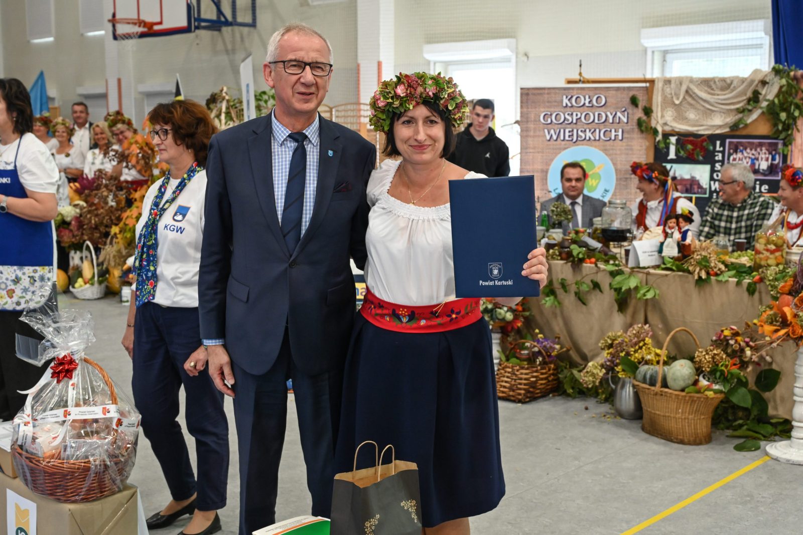 Nagroda od Starosty w Kartuzach dla KGW ,,Podszyte Sercem''
