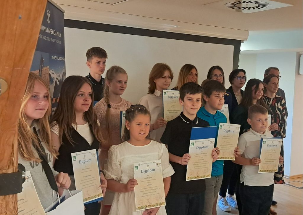 Laureaci XV edycji konkursu plastycznego dla dzieci z terenów wiejskich „Szanuj życie! Bezpieczna praca w gospodarstwie rolnym”