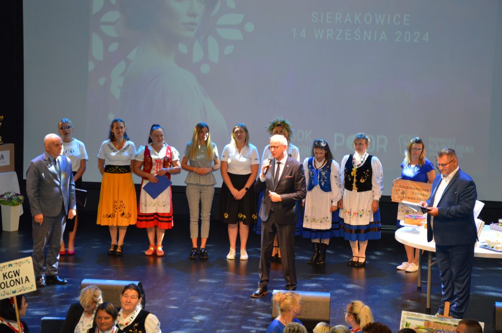 Otwarcie XII Turnieju Powiatowego Kół Gospodyń Wiejskich przez Starostę Bogdana Łapę
