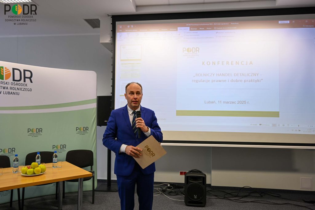 Otwarcie konferencji przez Aleksandra Mach- Dyrektora PODR w Lubaniu