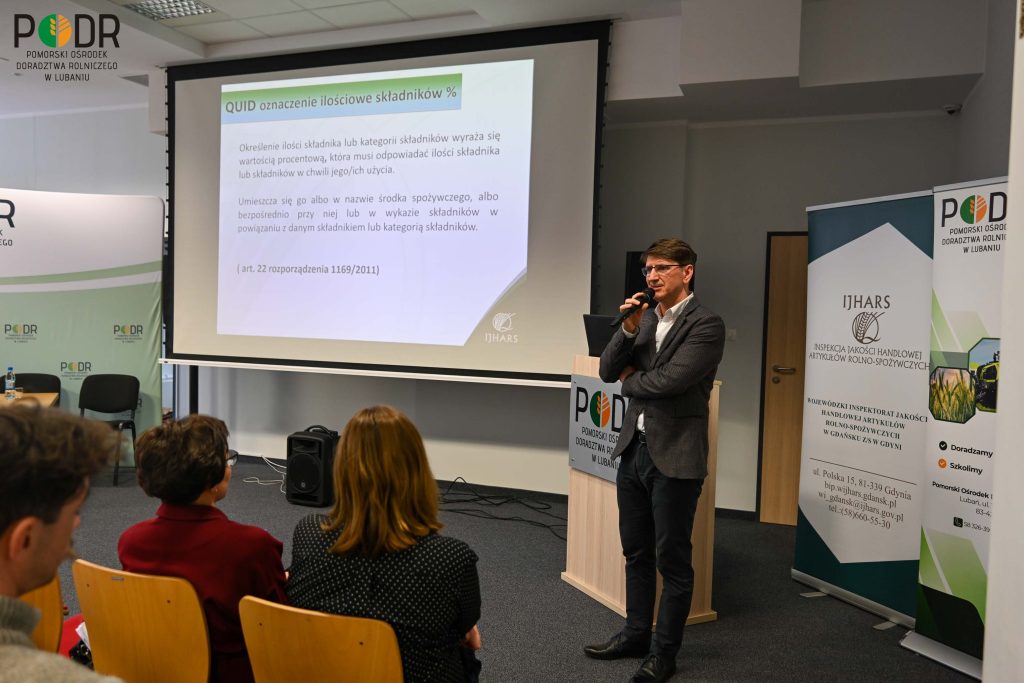 Andrzej Ickowski z-ca Pomorskiego Wojewódzkiego Inspektora Jakości Handlowej Artykułów Rolno-Spożywczych prowadzący wykład