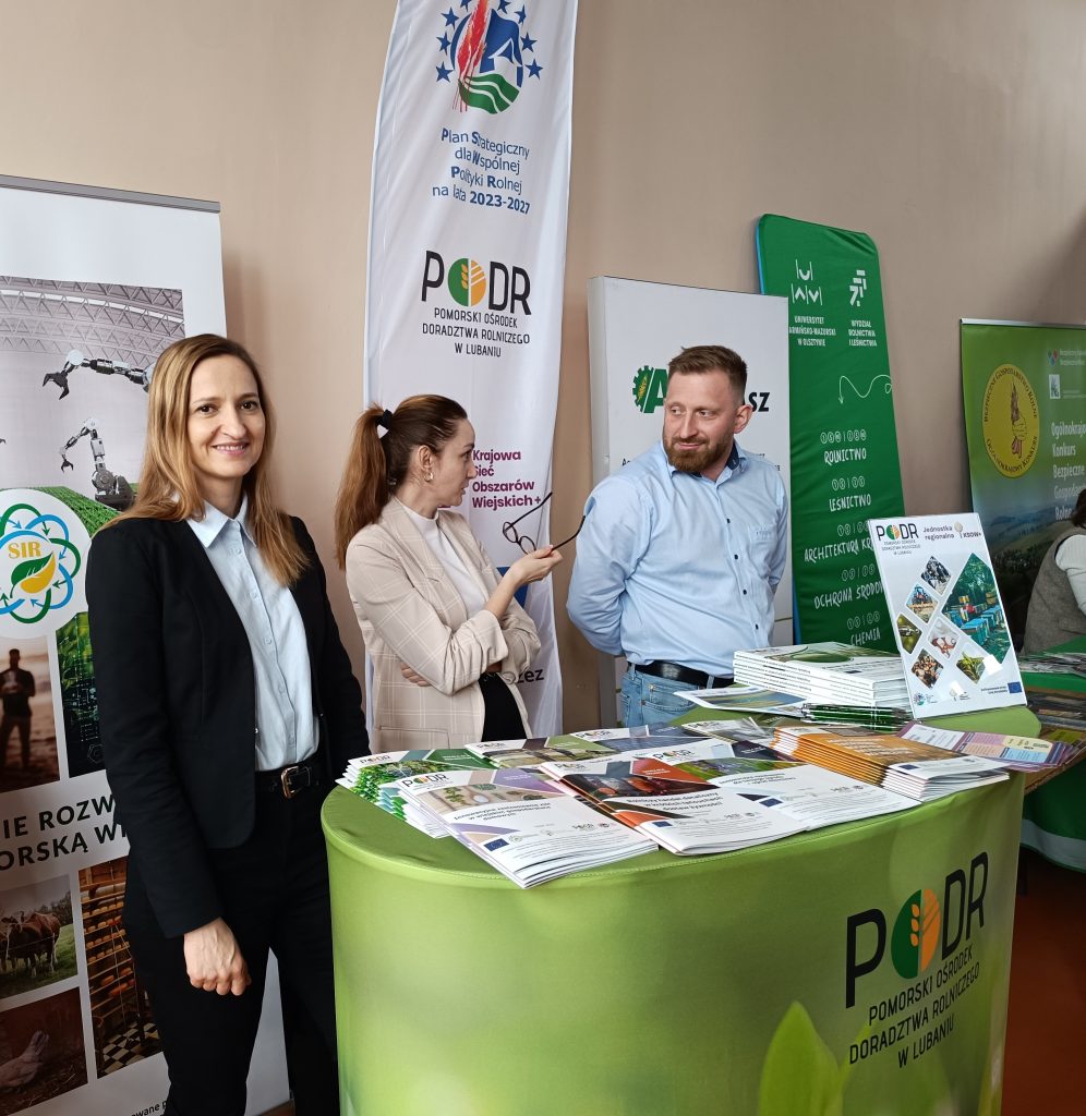 Pani Agnieszka Moltzan, Pani Karolina Pluta oraz Pan Marcin Tabor z firmy AGRIMASZ